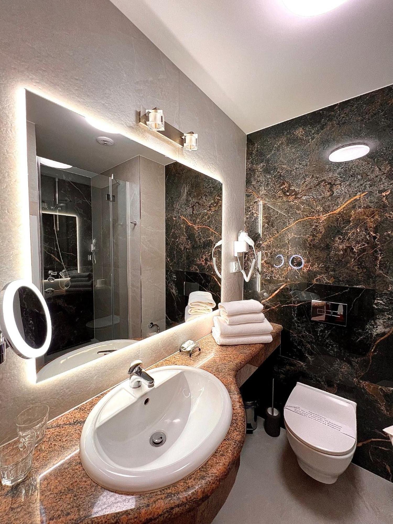 Papuga Park Hotel Wellness Marrakesz & Spa บีเอสโก-เบียวา ภายนอก รูปภาพ